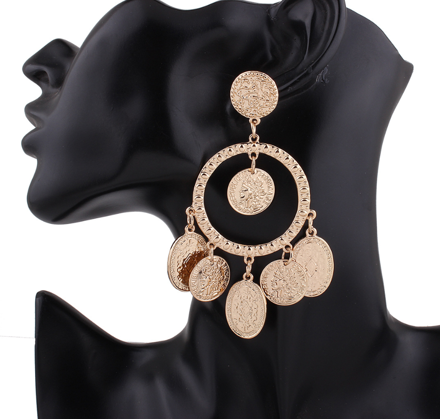 Pendientes Dorados Statement · Diseño Llamativo