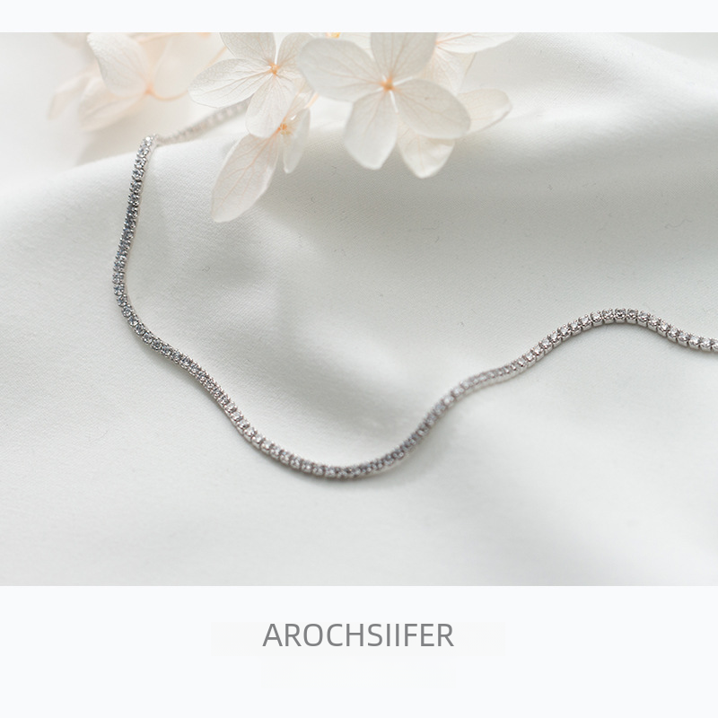Collar Choker de Plata de Ley 925 con Detalles Brillantes