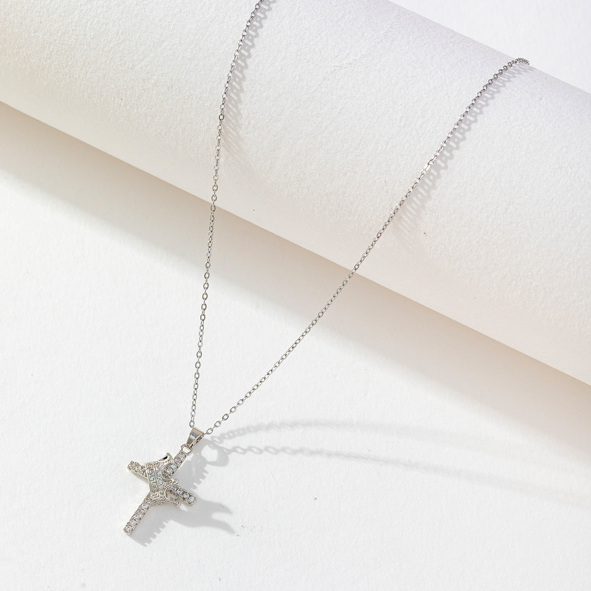 Collar Cruz con Corona y Circonitas · Plateado
