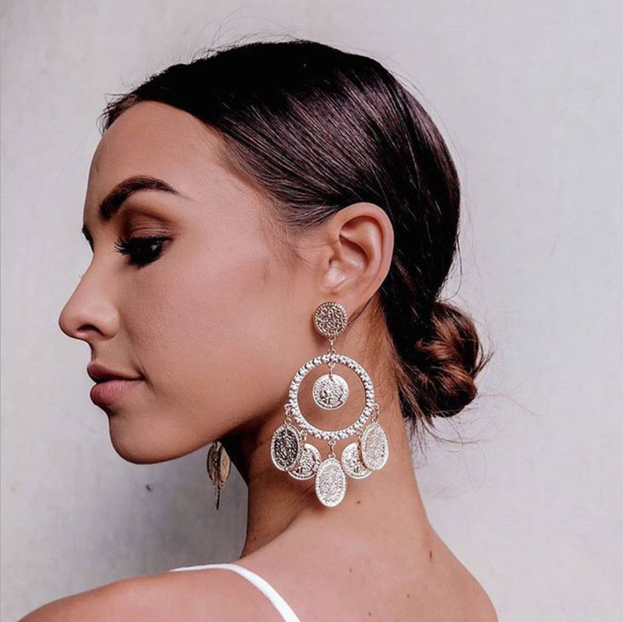 Pendientes Dorados Statement · Diseño Llamativo