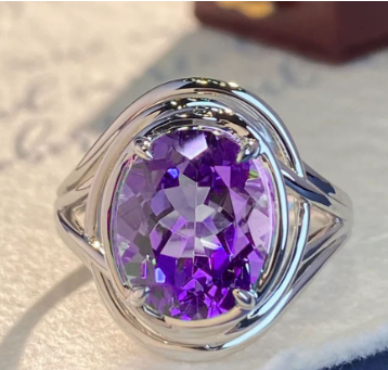 Anillo Abierto con Piedra Morada · Efecto Amatista
