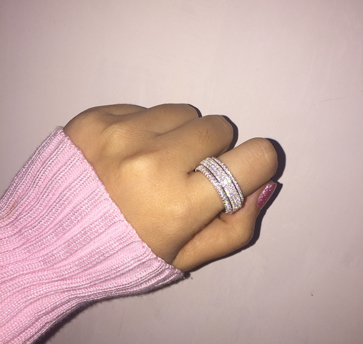 Anillo Giratorio con Brillantes · Baño de Plata S925