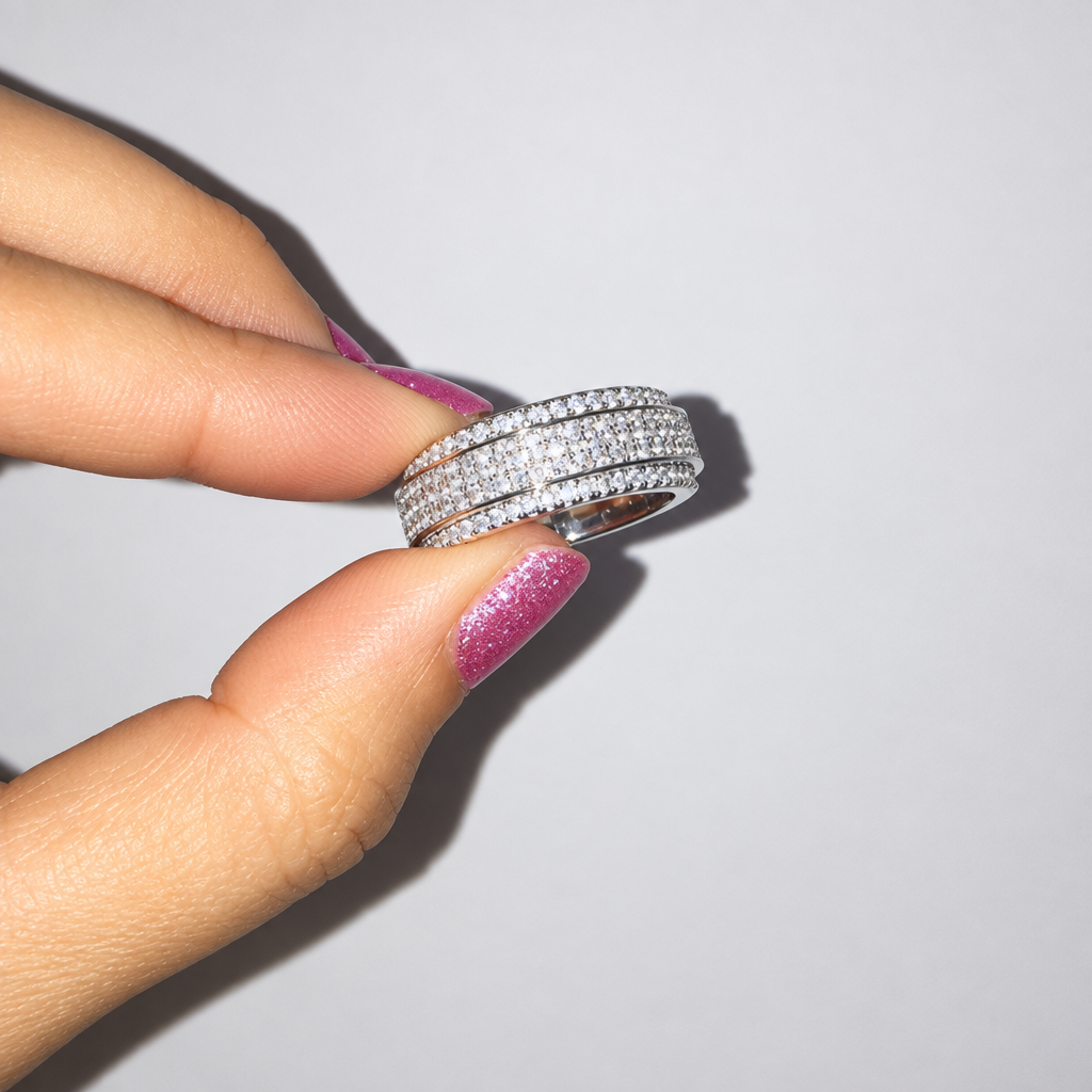 Anillo Giratorio con Brillantes · Baño de Plata S925