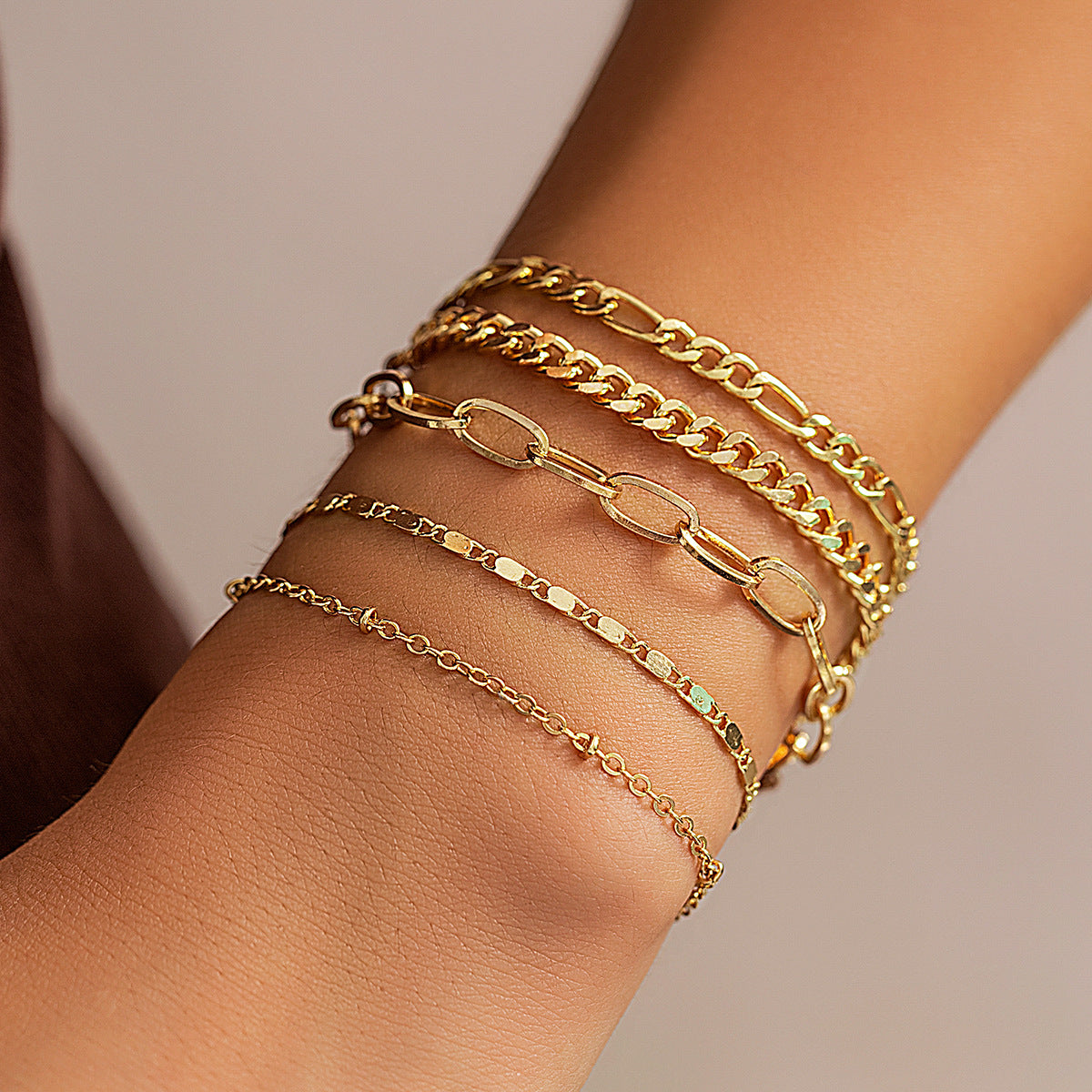 Pulsera Doble Cadena con Cruz · Dorada