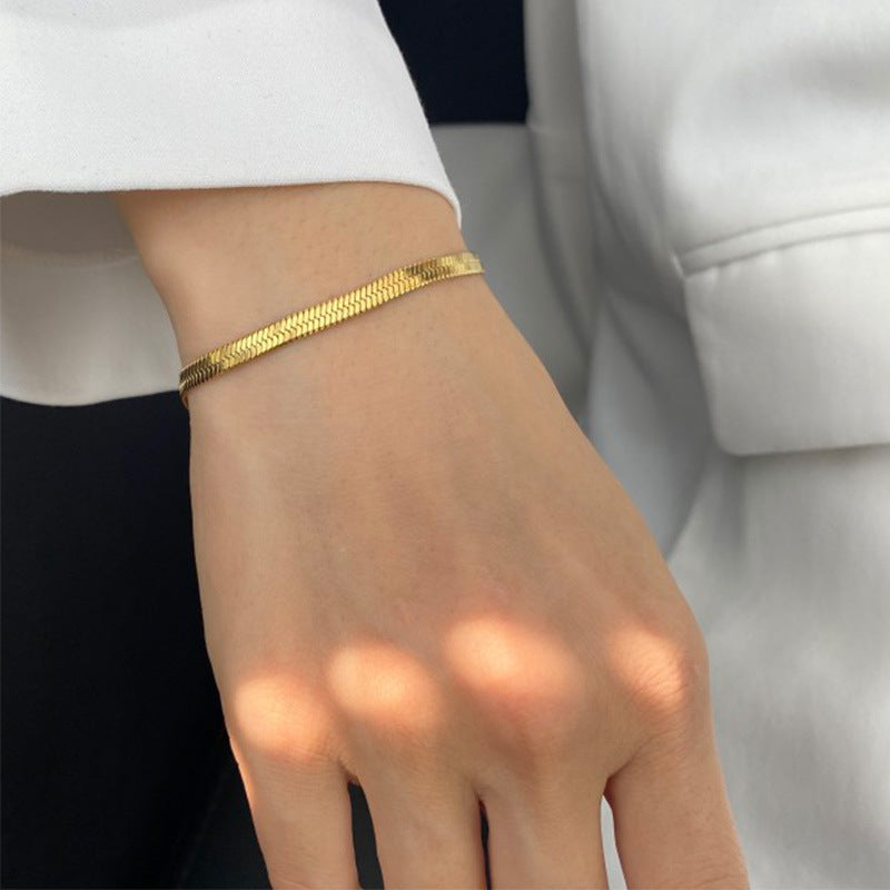 Pulsera Minimalista Dorada · Cadena Serpiente y Perla
