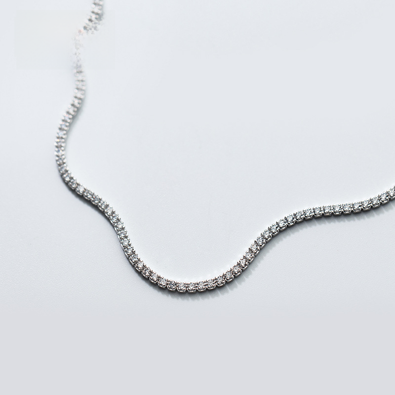 Collar Choker de Plata de Ley 925 con Detalles Brillantes