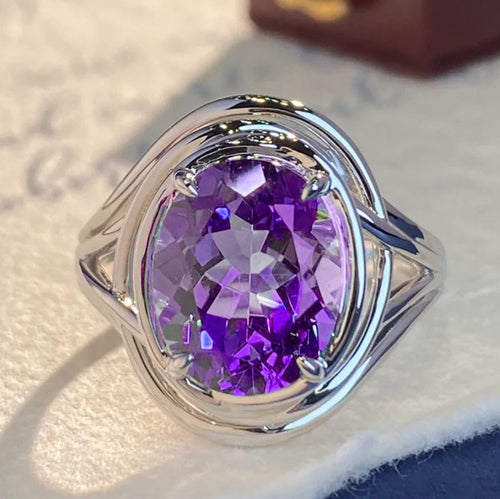 Anillo Abierto con Piedra Morada · Efecto Amatista